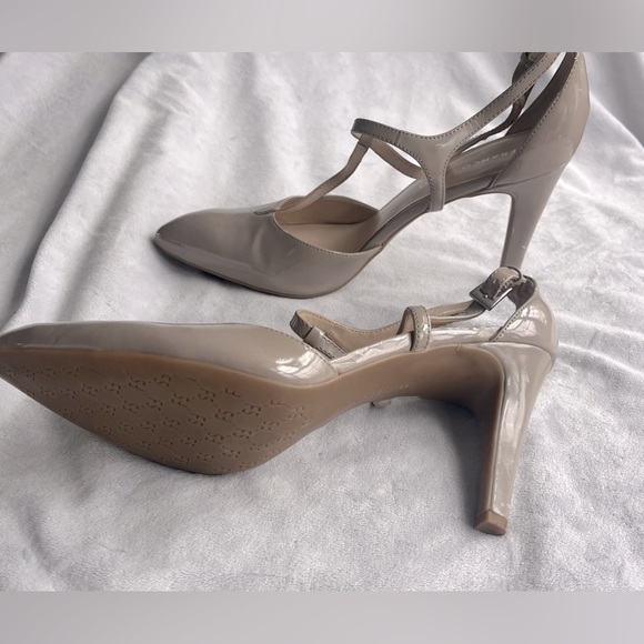 Franco Sarto women’s nude coloured pumps. Size 9.5 - Picture 4 of 8